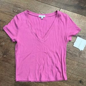 Beyond Yoga Cropped Tee in color Hibiscus
